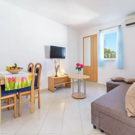 - Comfort One Bedroom C2 아파트 룸바르다