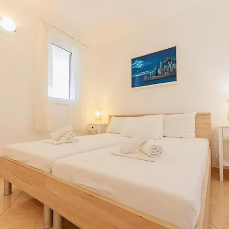 - Comfort One Bedroom C2 Lumbarda